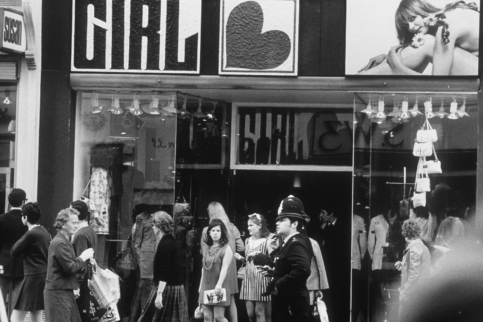 Black and white photo of shops in 1969 in Chelsea