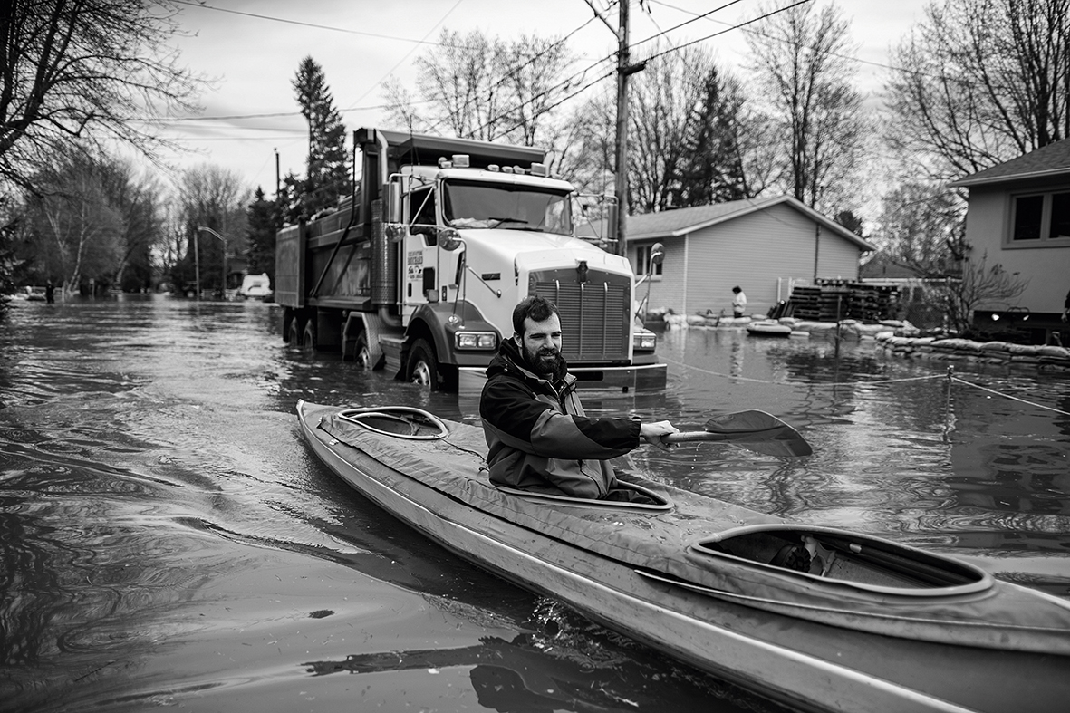 QUEBEC, CANADA - MAY 6 :  Residents of Ile Mercier south of Quebec evacuate their homes on Saturday 6, 2017. Relentless flooding hit the eastern Canadian provinces of Quebec and Ontario, the flood is considered the worst in more than 50 years causing hundreds of families to evacuate their homes and closure of major roads in the provinces. (Photo by Amru Salahuddien/Anadolu Agency/Getty Images)