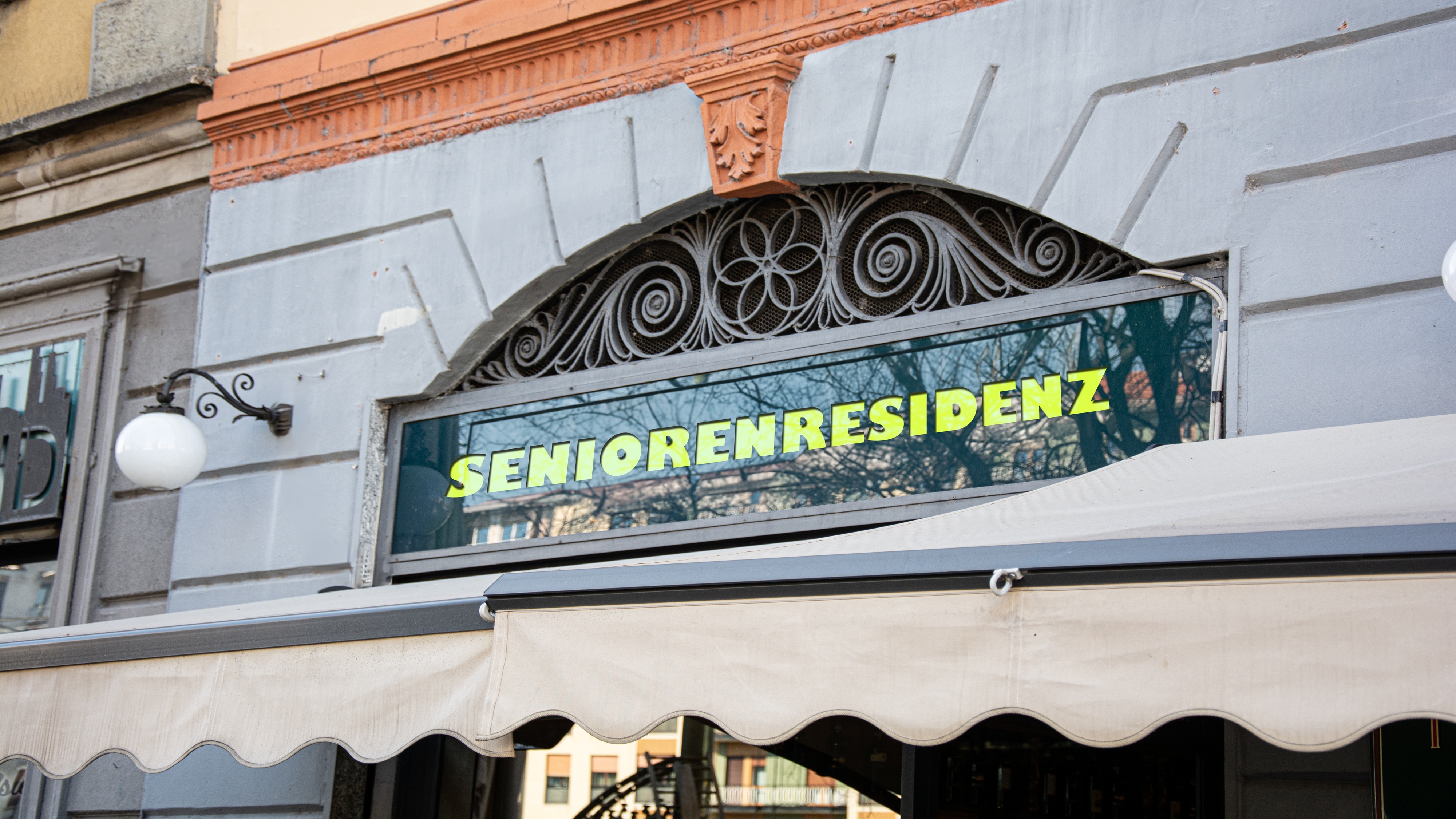 An image with a signpost in German pointing in the direction of the retirement residence; Shutterstock ID 2410263493; purchase_order: N/A; job: RICS Property Journal 2026; client: ; other: 