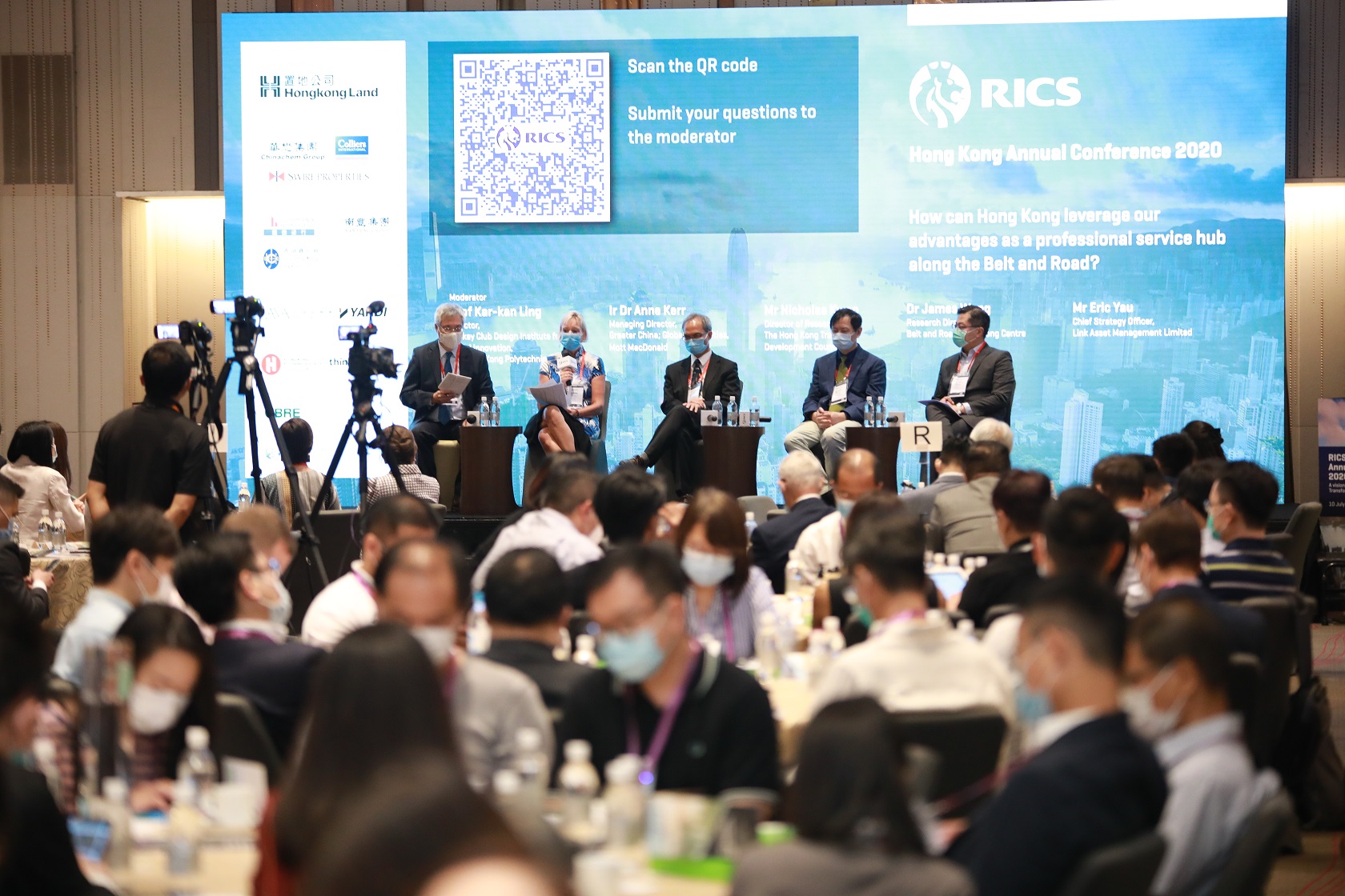 Crowd watches speakers at RICS Hong Kong Annual Conference 2020