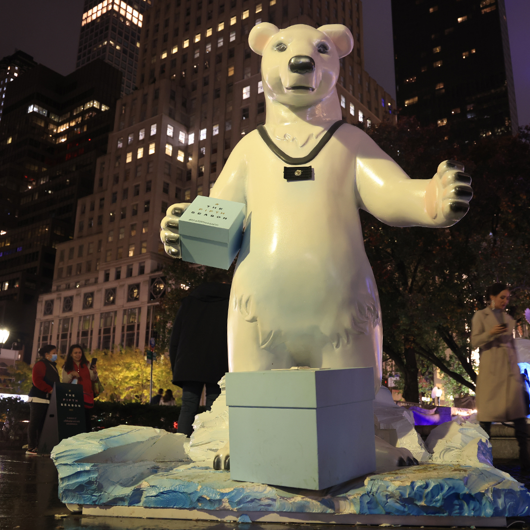 New York Christmas polar bear