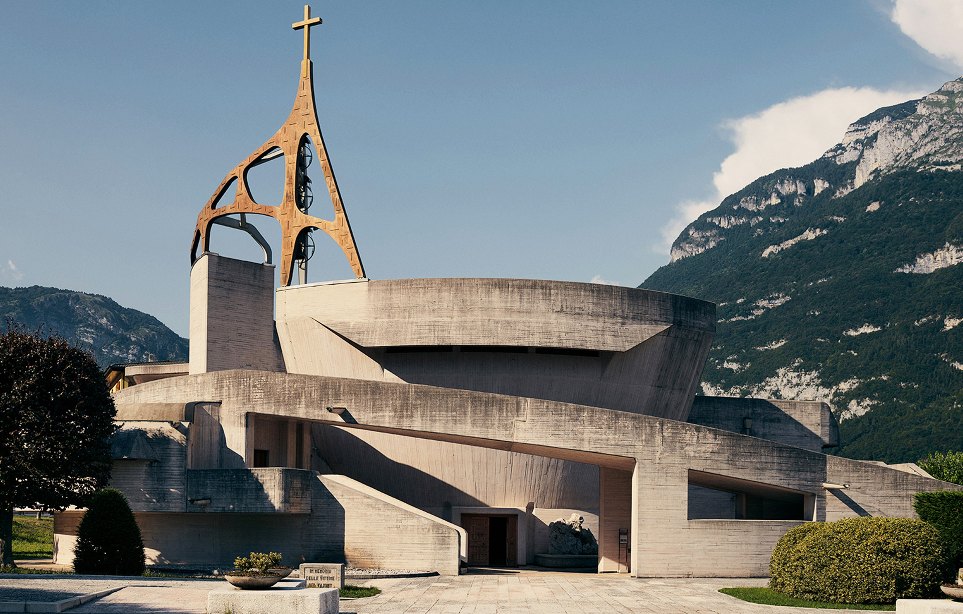 Chiesa della Beata Vergine Santa Maria Immacolata, Longarone Concrete circular church amongst mountains