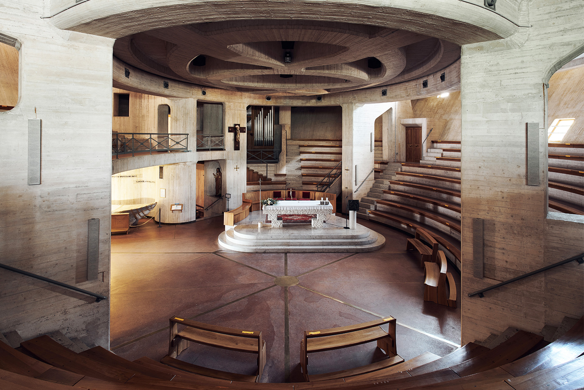 Chiesa della Beata Vergine Santa Maria Immacolata, Longarone Interior of a circular concrete church
