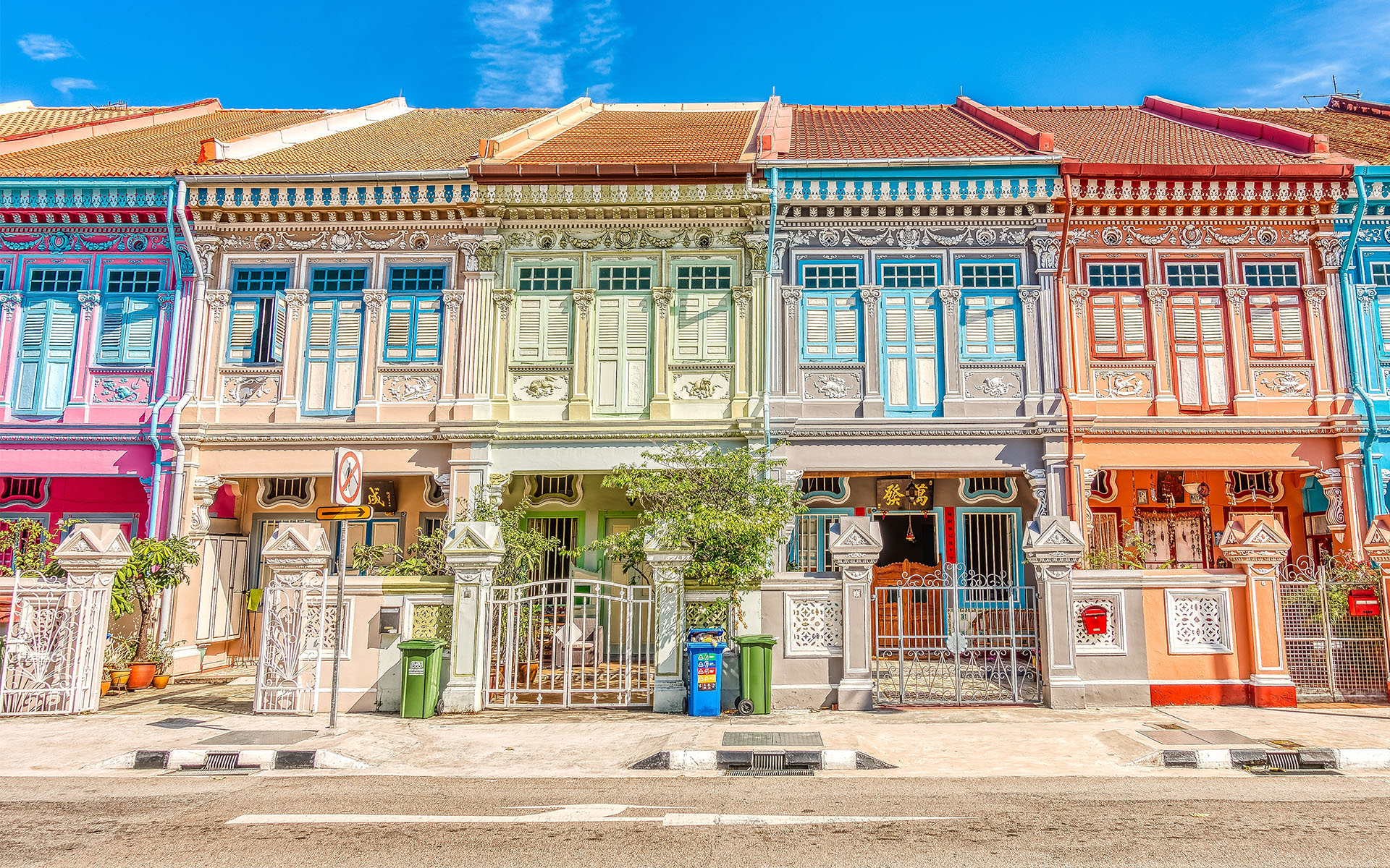 Colourful shophouses in Singaport Photos of colourful shophouses in Singaport