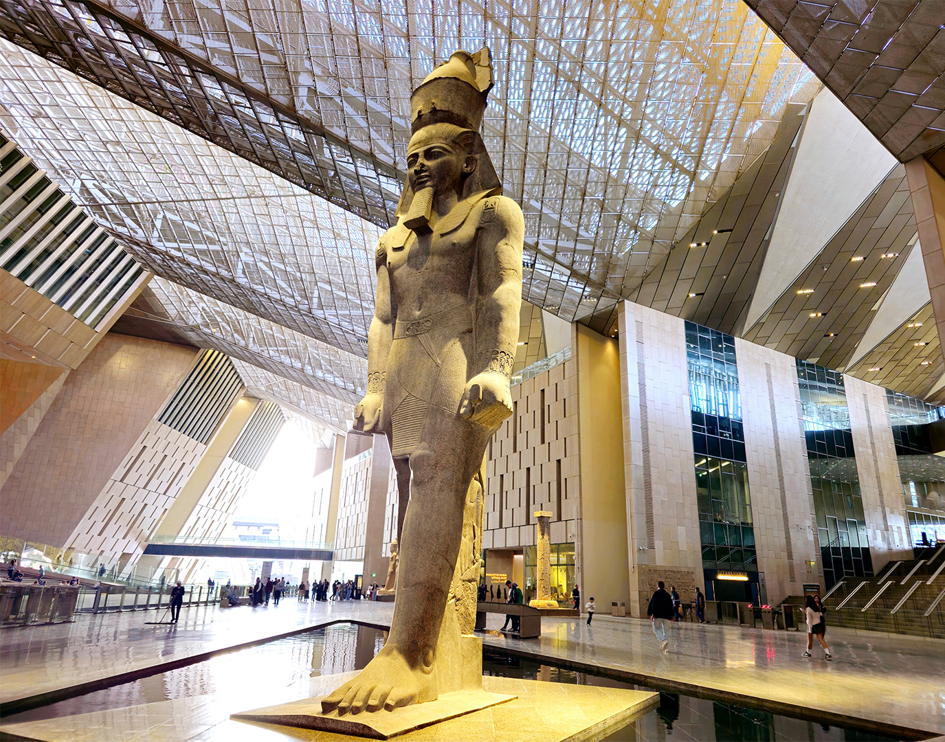 Grand Egyptian Museum A statue depicting Ramesses II, showcasing intricate details and traditional iconography.