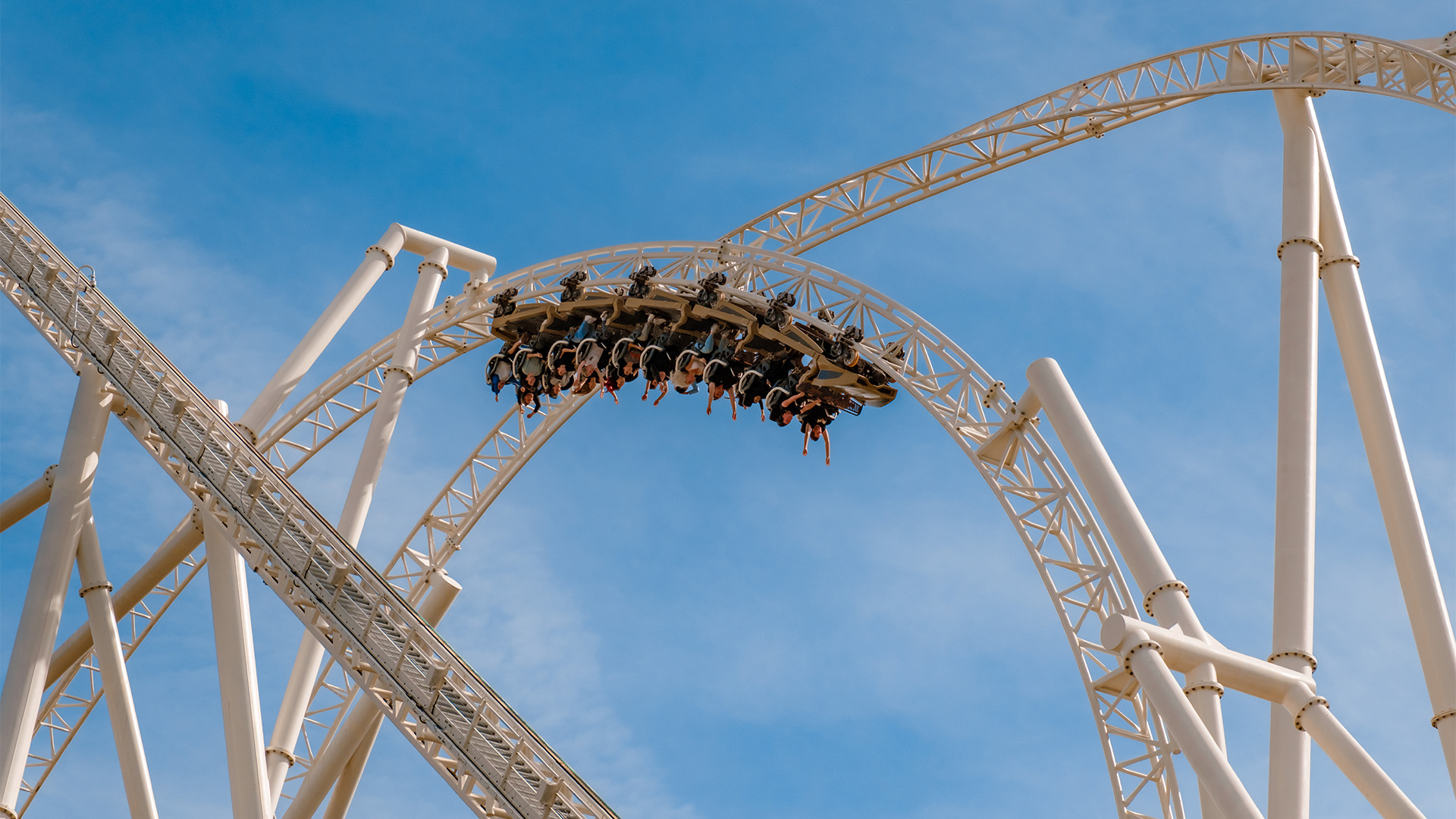 A white rollercoaster