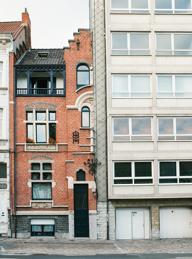 Photo of a modern building next to an old house in Belgium