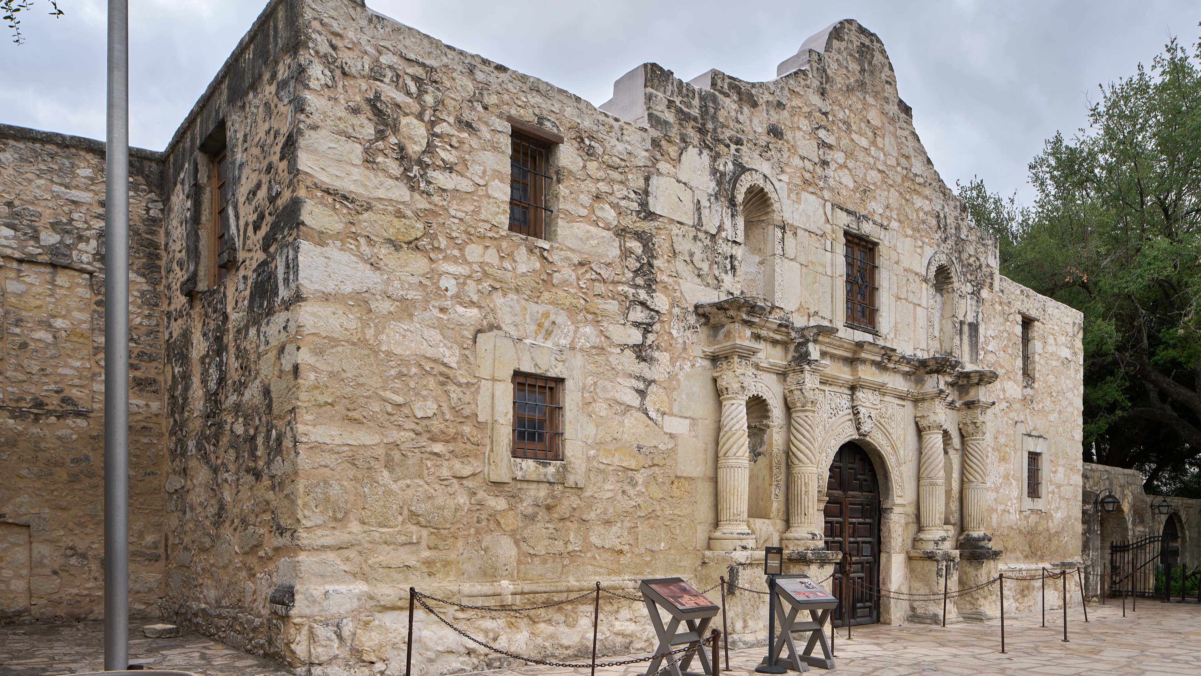 Exterior shot of the Alamo