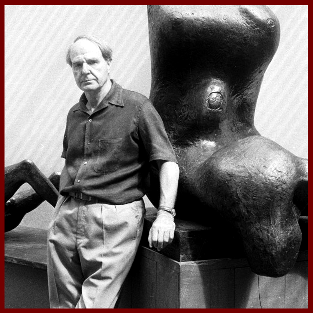 Henry Moore stood next to one of his sculptures