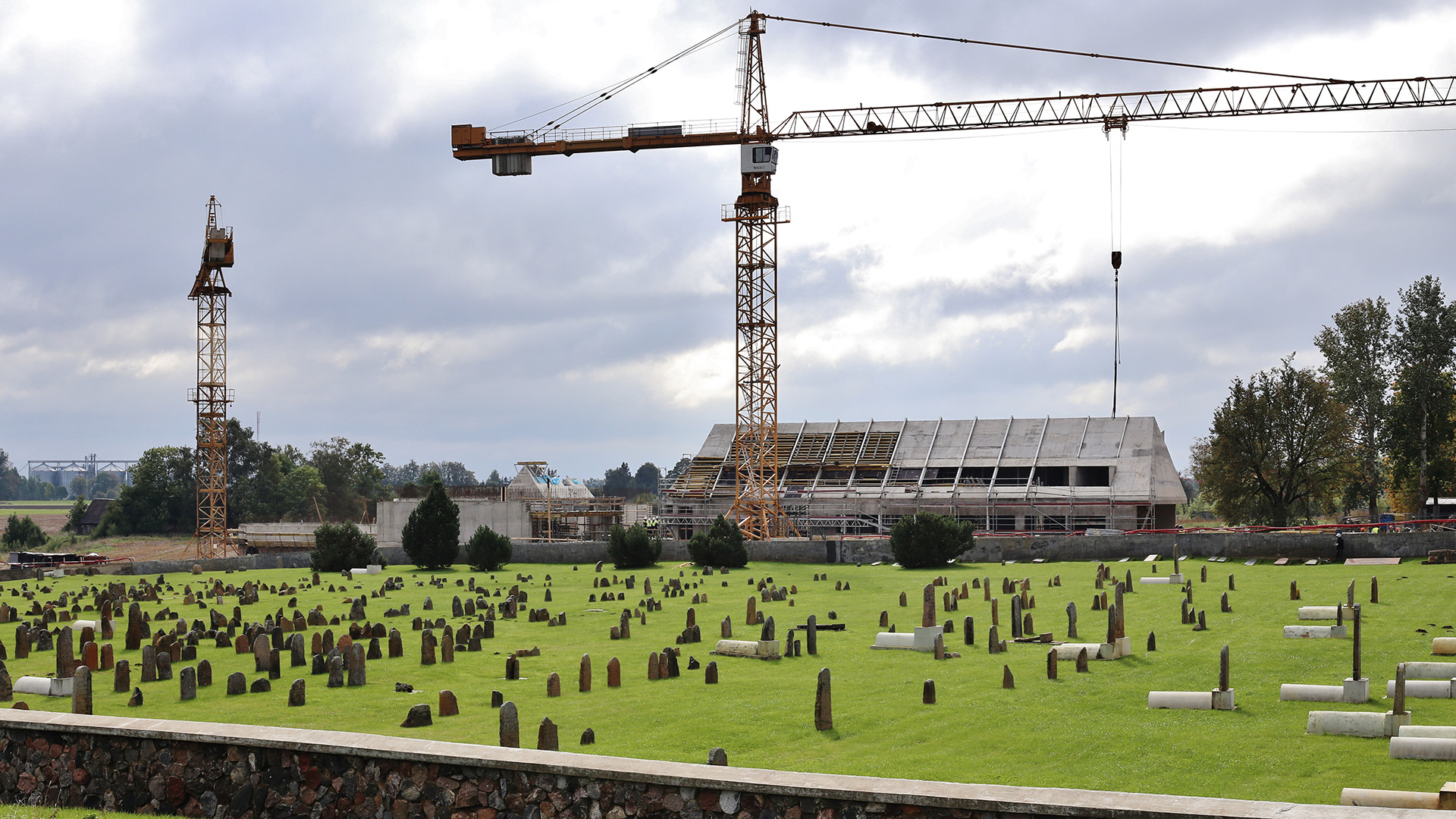 Construction of a museum next to a cemetery 