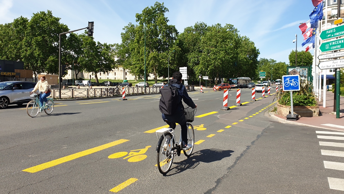 Paris cyclist Image by Camille Gévaudan