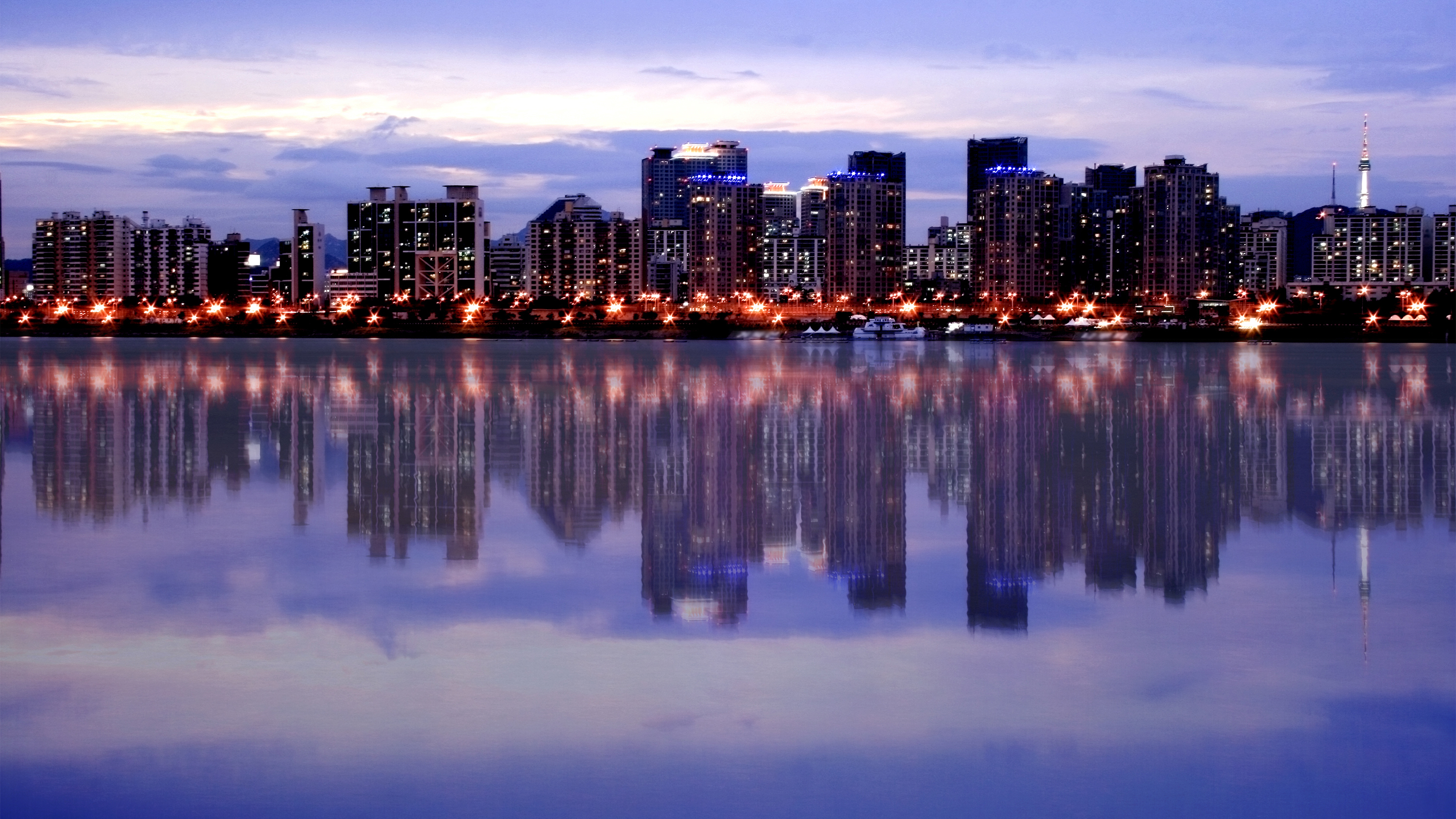 Seoul Skyline Majestic reflection at Han River; Shutterstock ID 9704323; Purchase Order: NA; Job: Property Journal June 2021; Client/Licensee: RICS