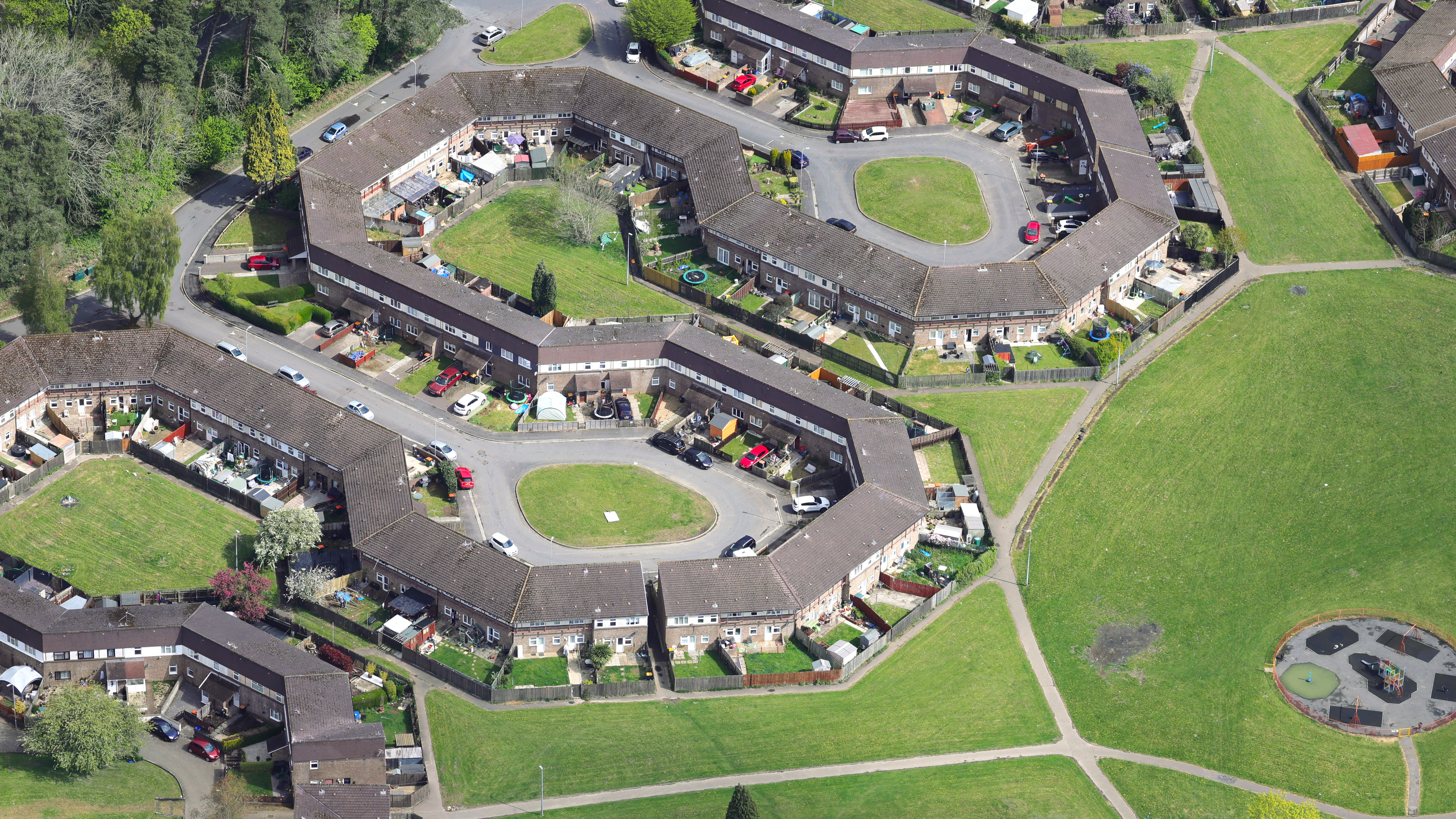 Council housing and private homes in a snake-like design