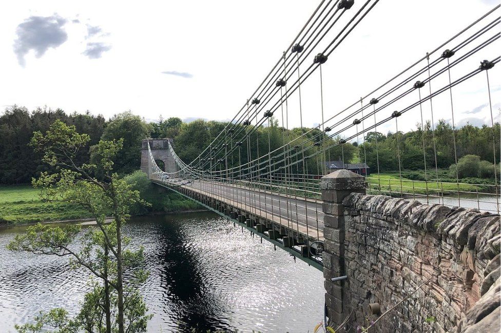 Union chain bridge – a source of wrought iron